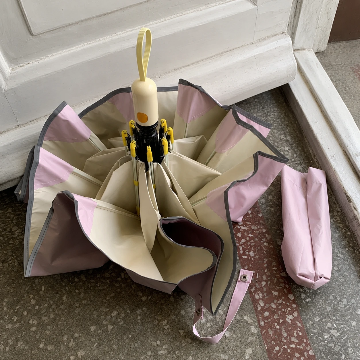 Grape Bobo Petal Edge Umbrella - Image 4